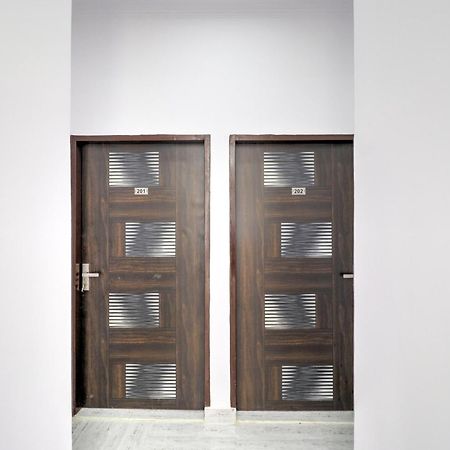 Hotel O 71370 White House Garhi Harsaru エクステリア 写真