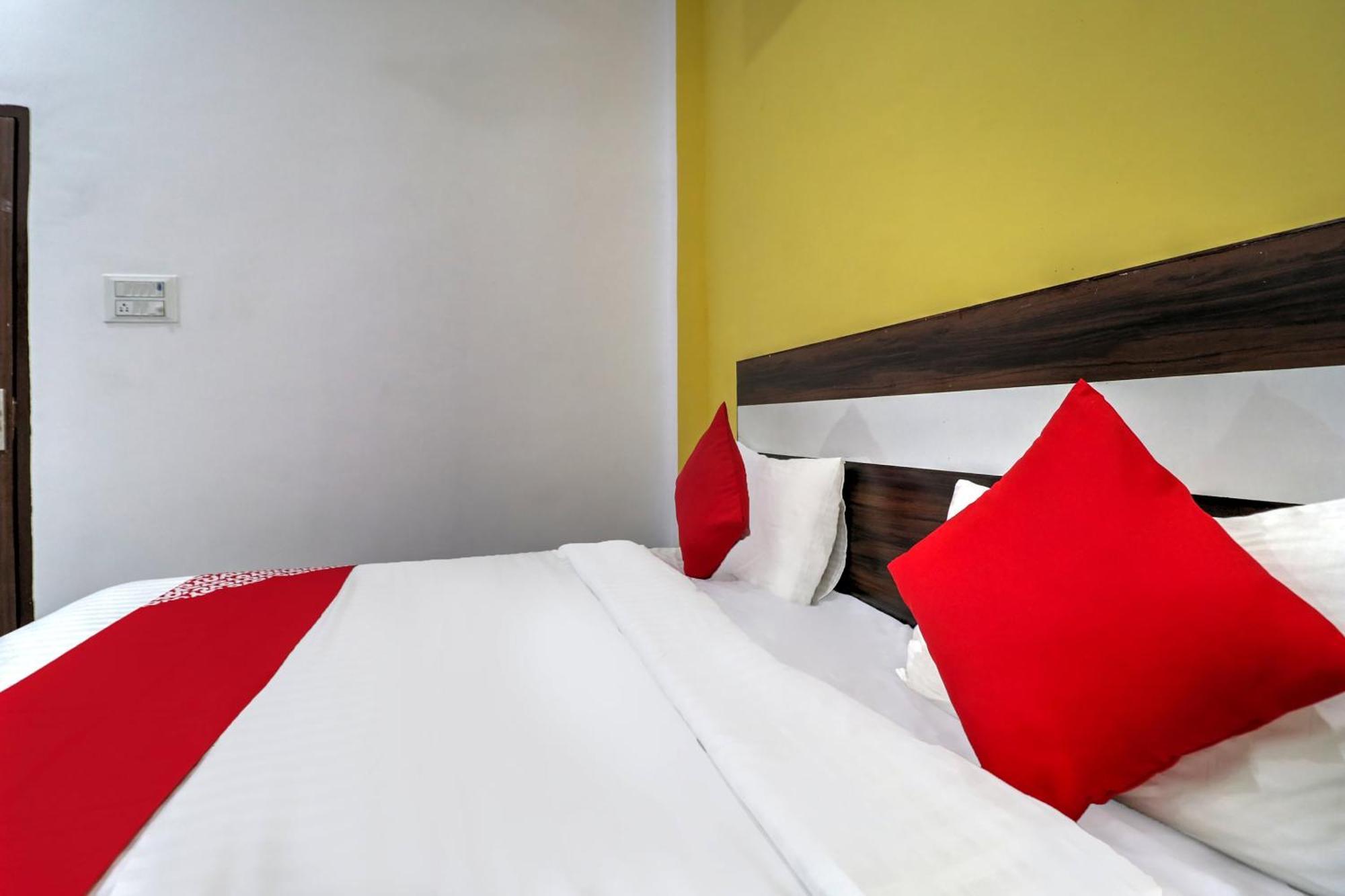 Hotel O 71370 White House Garhi Harsaru エクステリア 写真