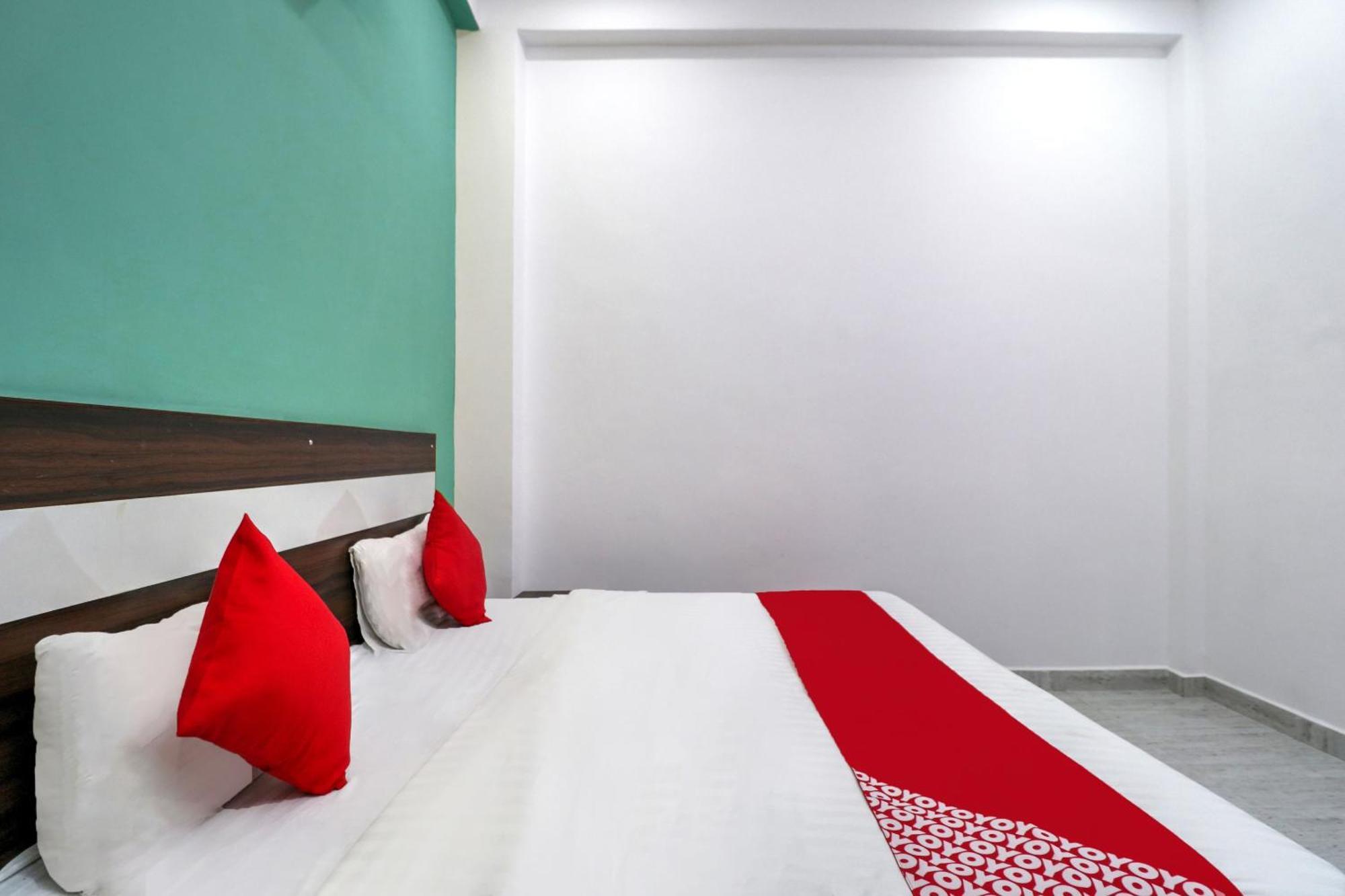 Hotel O 71370 White House Garhi Harsaru エクステリア 写真
