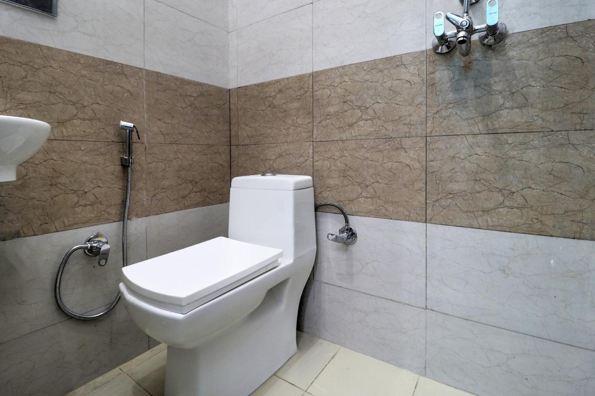 Hotel O 71370 White House Garhi Harsaru エクステリア 写真