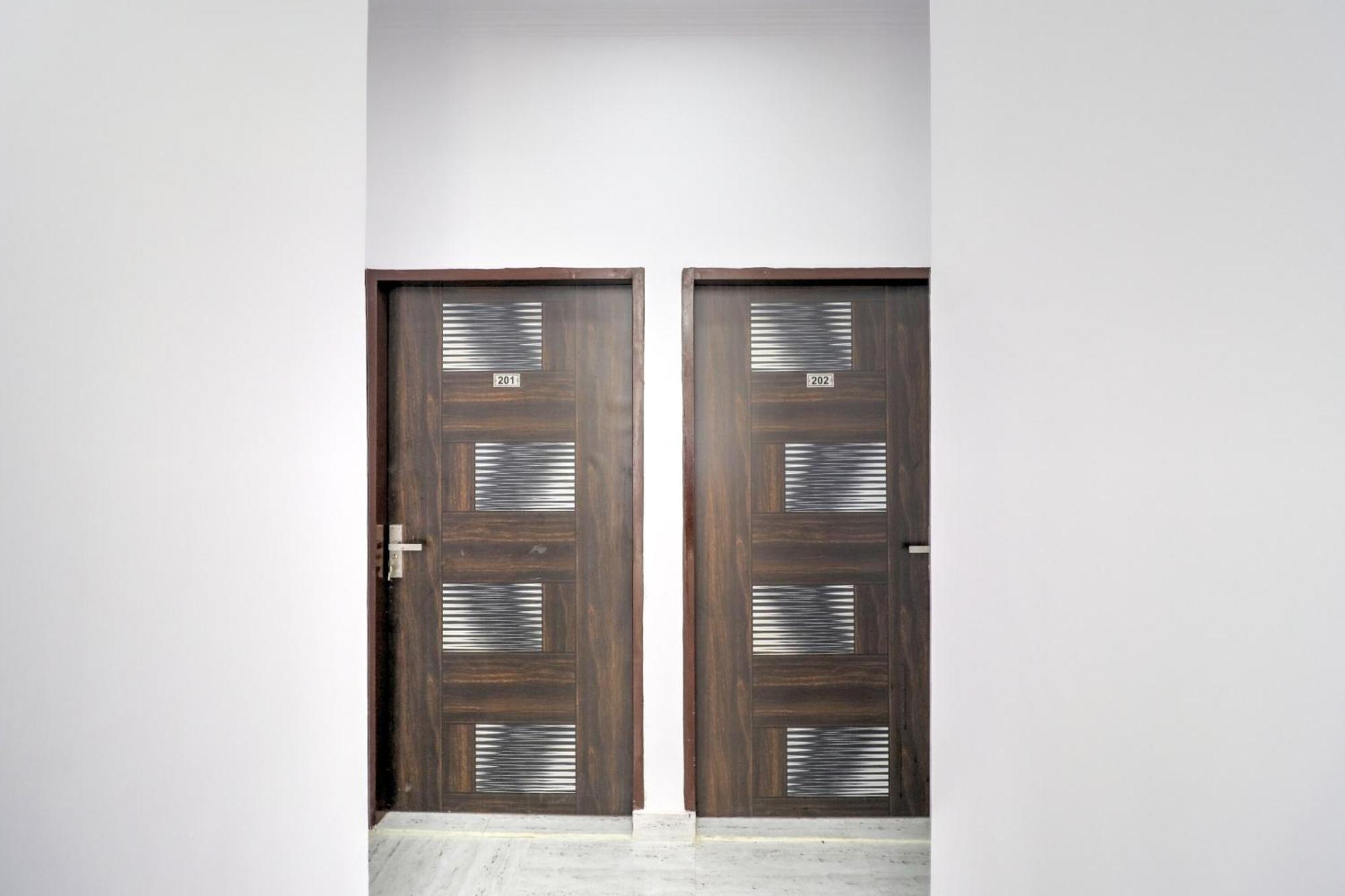 Hotel O 71370 White House Garhi Harsaru エクステリア 写真