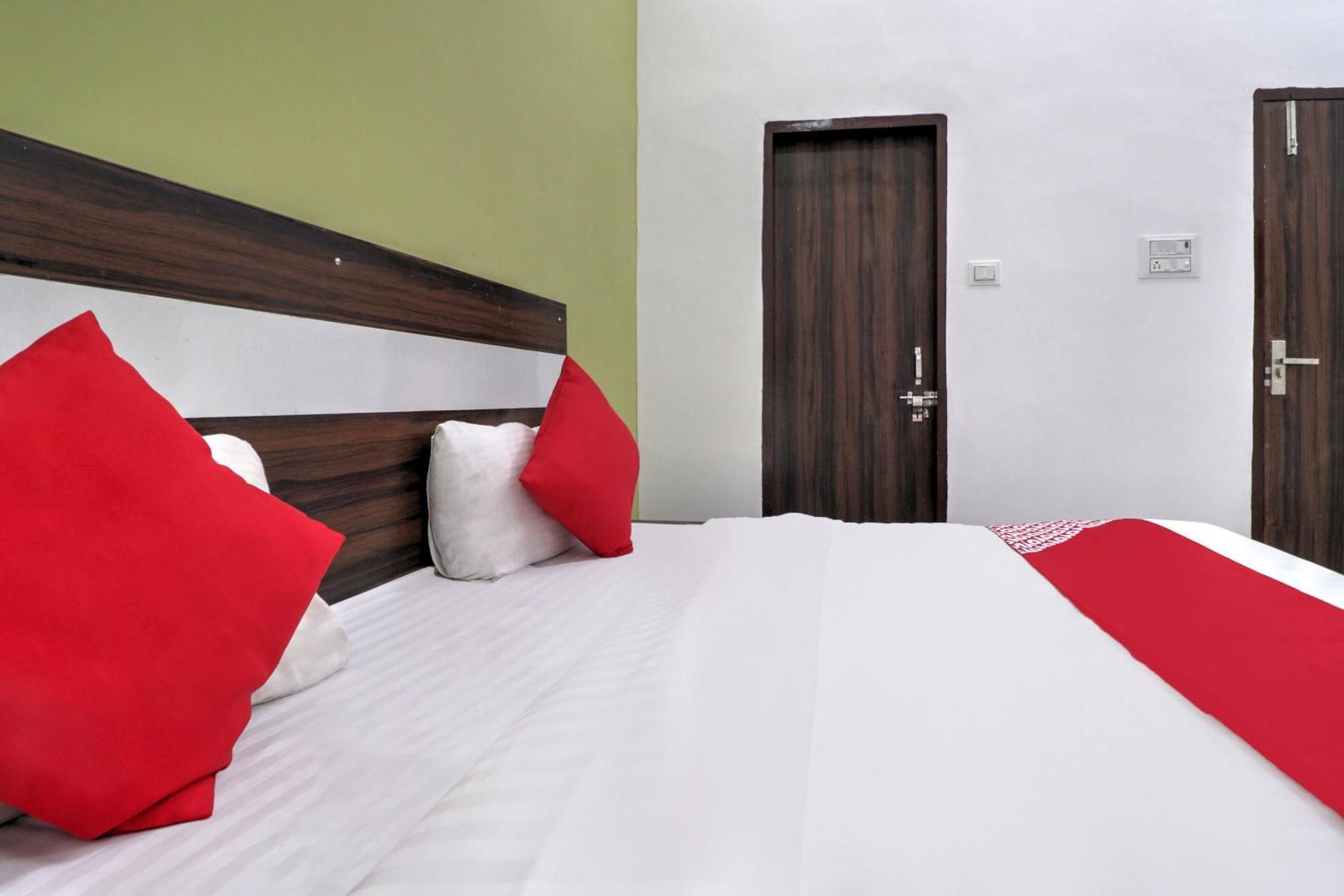 Hotel O 71370 White House Garhi Harsaru エクステリア 写真