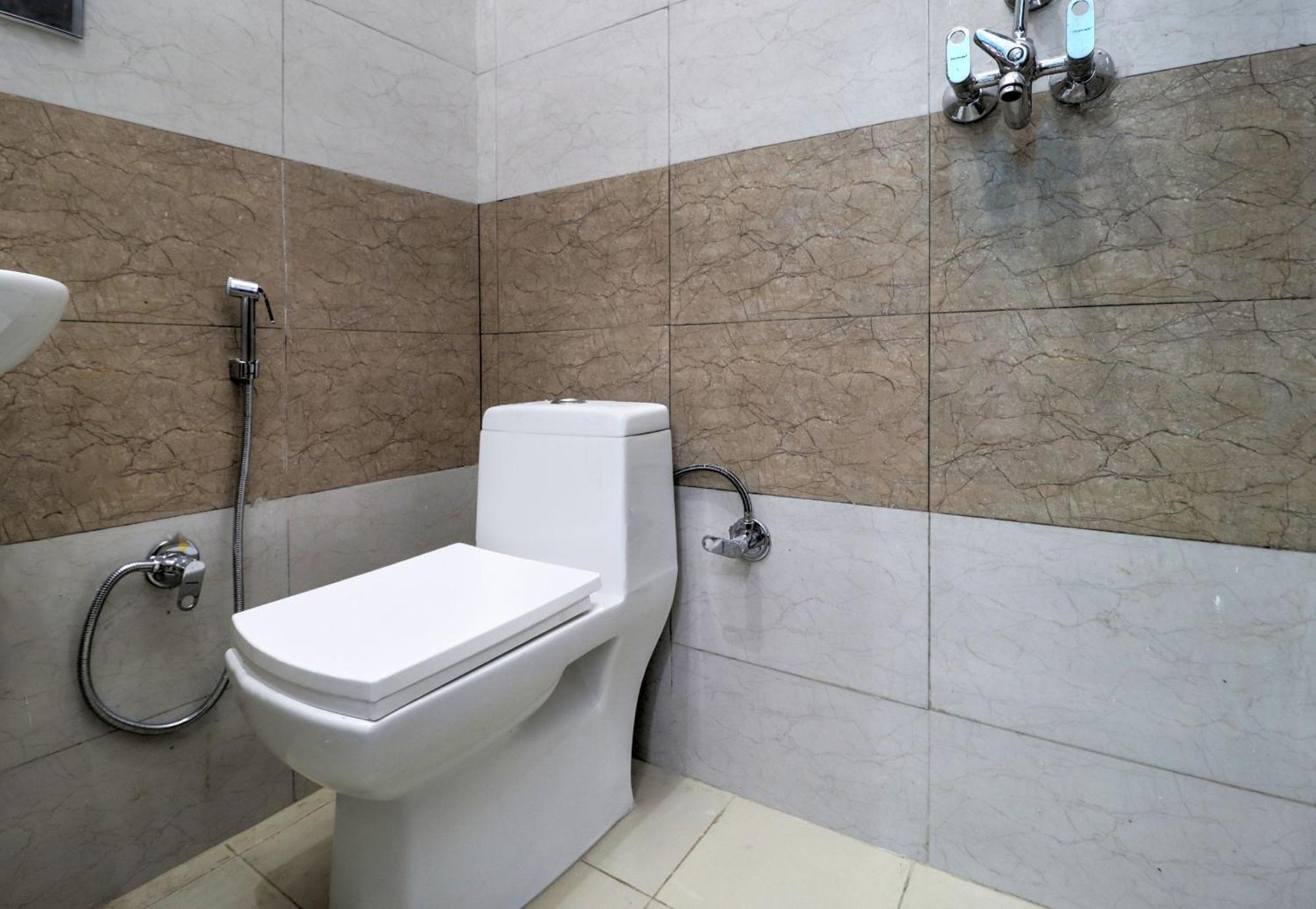 Hotel O 71370 White House Garhi Harsaru エクステリア 写真
